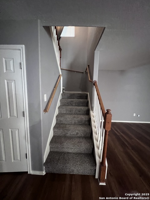 Listing photo id 4 for 9411 Rainbow Crk