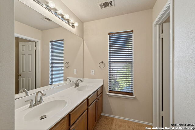 Image 23 of 32 For 19527 Mill Oak