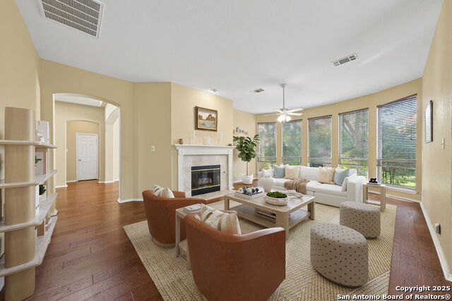 Image 4 of 32 For 19527 Mill Oak