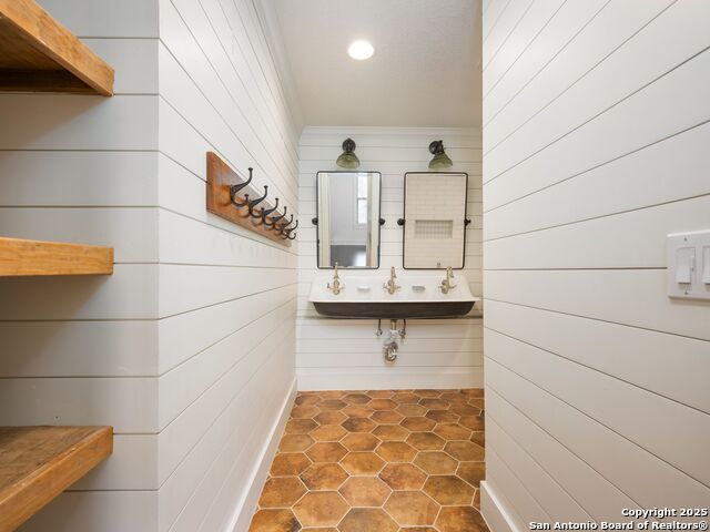 Image 33 of 55 For 382 Upland Ct