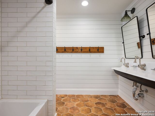 Image 34 of 55 For 382 Upland Ct