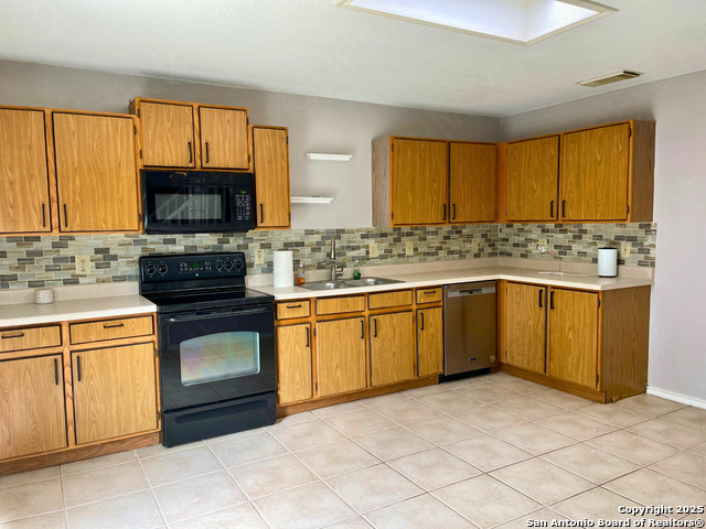 Image 7 of 14 For 8858 Roquefort