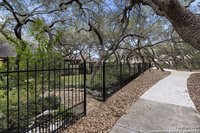 Image 30 of 37 For 146 Roseheart