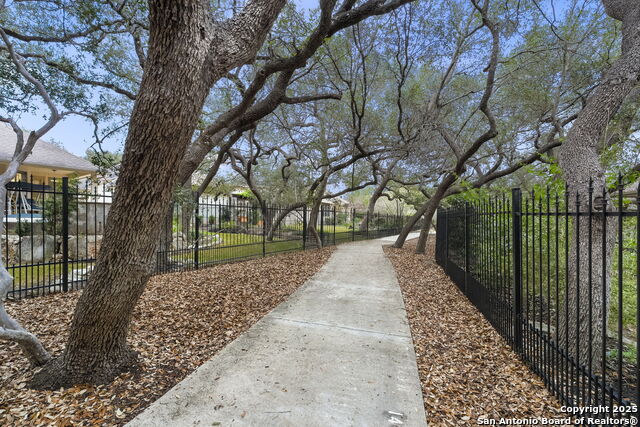 Image 31 of 37 For 146 Roseheart