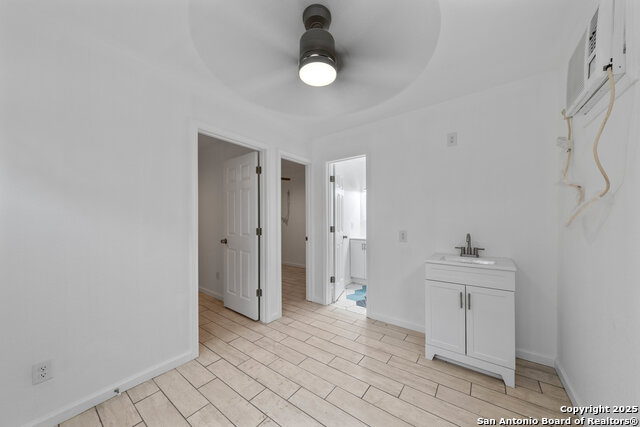 Image 25 of 50 For 143 Park