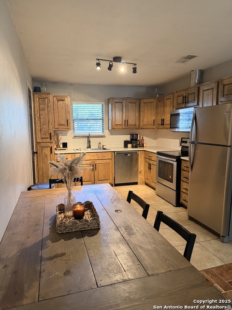 Image 4 of 15 For 902 Flournoy W