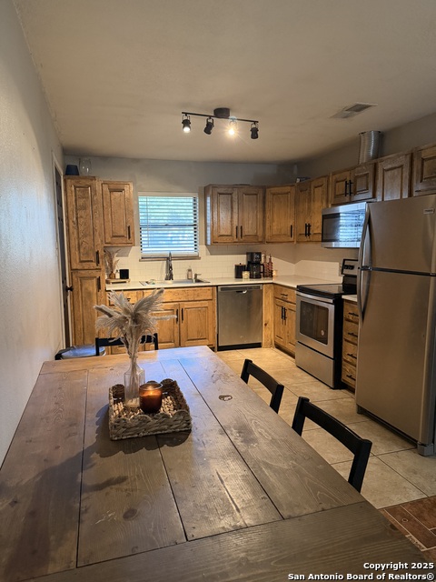 Image 7 of 15 For 902 Flournoy W