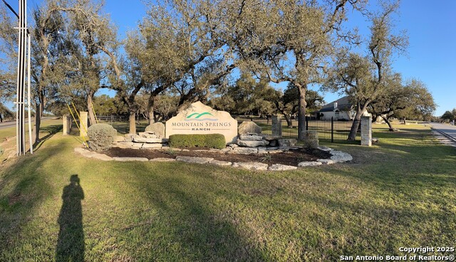 Listing photo id 2 for 3520 & 3524 Comal Spgs