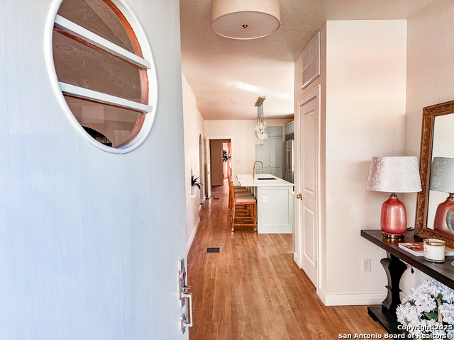 Image 4 of 60 For 102 Luther