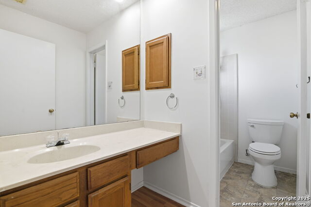 Image 7 of 15 For 8702 Stream Cir