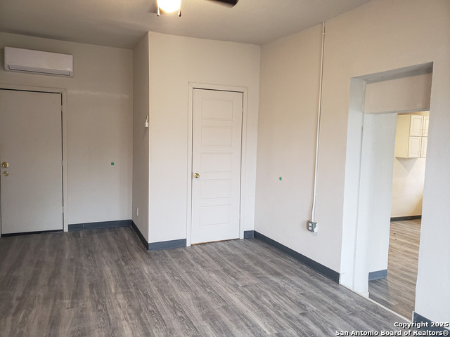 Listing photo id 8 for 1211 Gladstone