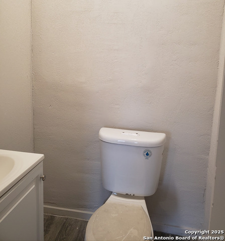 Listing photo id 11 for 1211 Gladstone