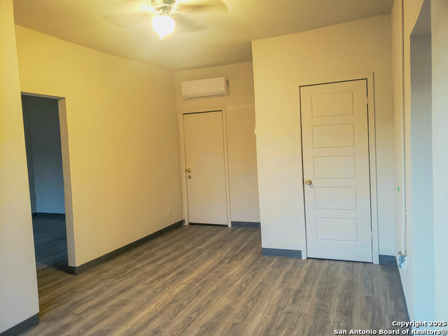 Listing photo id 12 for 1211 Gladstone