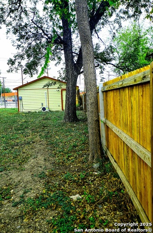 Listing photo id 17 for 1211 Gladstone