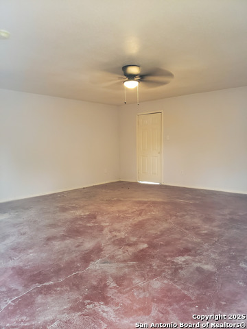 Listing photo id 18 for 1211 Gladstone