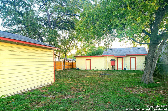 Listing photo id 21 for 1211 Gladstone