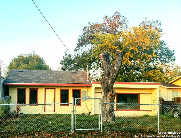 Listing photo id 22 for 1211 Gladstone