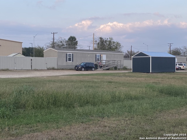 Listing photo id 1 for 201 Front E