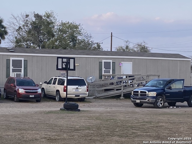 Listing photo id 2 for 201 Front E