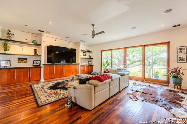 Listing photo id 5 for 2310 State Highway 97