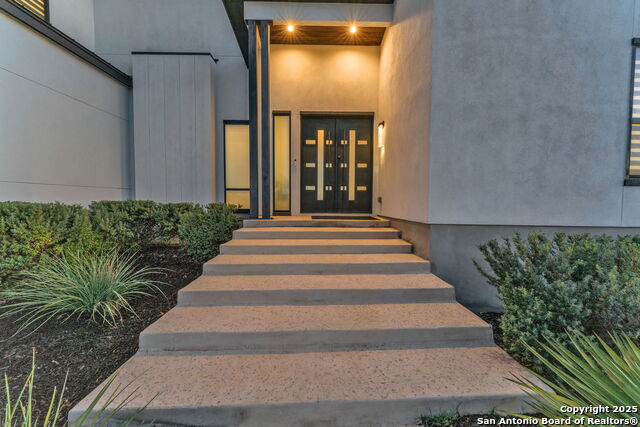 Listing photo id 8 for 1347 Bordeaux Lane