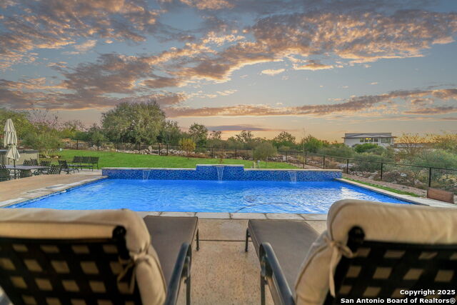 Listing photo id 101 for 1347 Bordeaux Lane