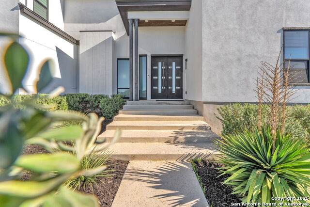 Listing photo id 9 for 1347 Bordeaux Lane