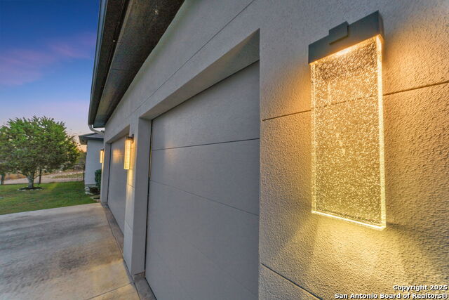 Listing photo id 10 for 1347 Bordeaux Lane