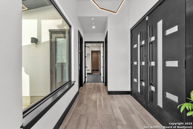 Listing photo id 11 for 1347 Bordeaux Lane