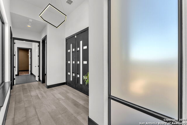 Listing photo id 12 for 1347 Bordeaux Lane