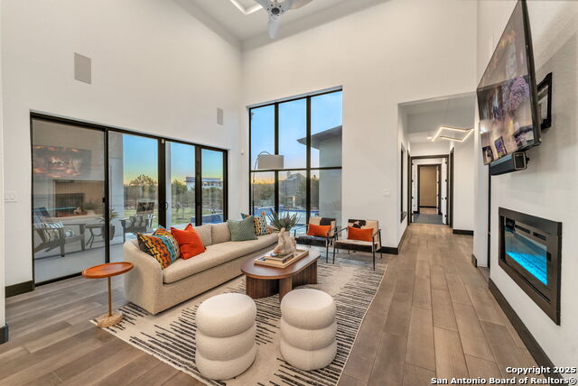 Listing photo id 15 for 1347 Bordeaux Lane