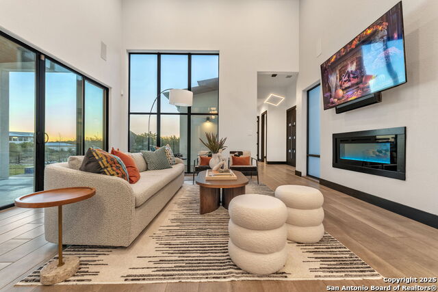 Listing photo id 16 for 1347 Bordeaux Lane