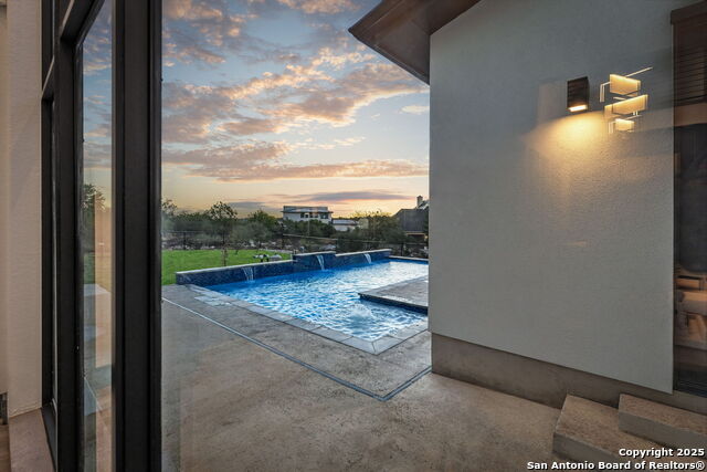 Listing photo id 20 for 1347 Bordeaux Lane