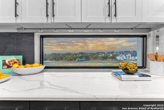 Listing photo id 21 for 1347 Bordeaux Lane