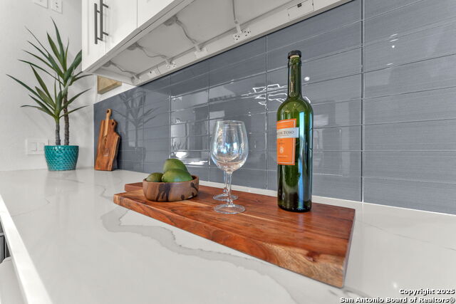 Listing photo id 27 for 1347 Bordeaux Lane