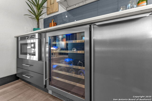 Listing photo id 31 for 1347 Bordeaux Lane