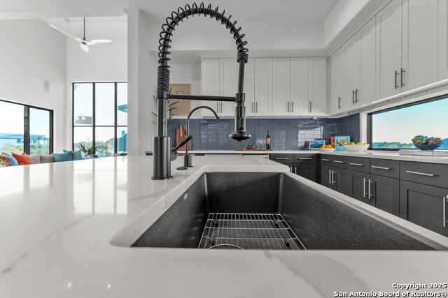 Listing photo id 33 for 1347 Bordeaux Lane