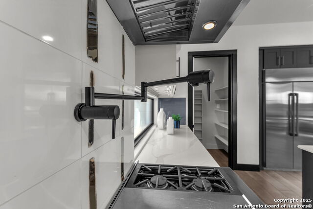 Listing photo id 37 for 1347 Bordeaux Lane