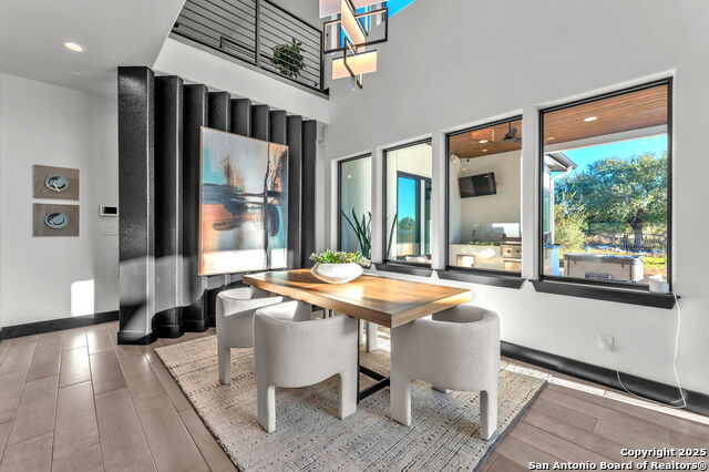 Listing photo id 51 for 1347 Bordeaux Lane