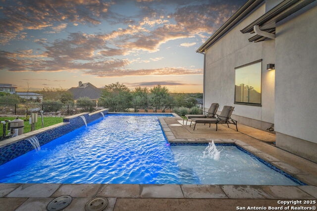 Listing photo id 5 for 1347 Bordeaux Lane