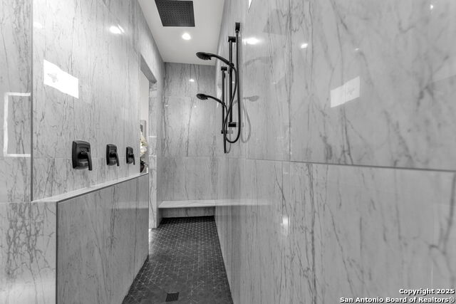 Listing photo id 70 for 1347 Bordeaux Lane