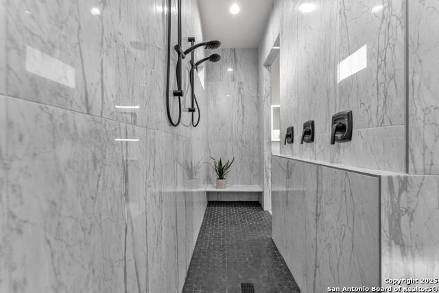 Listing photo id 71 for 1347 Bordeaux Lane