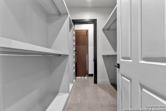 Listing photo id 75 for 1347 Bordeaux Lane