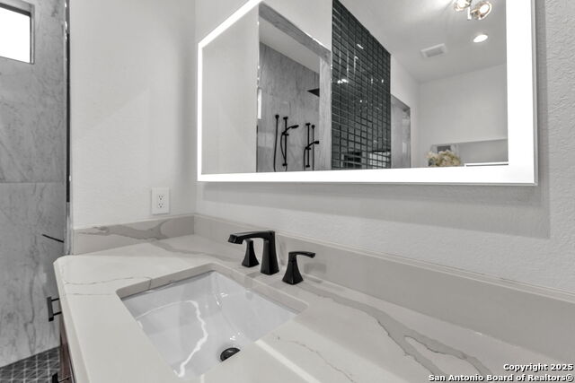 Listing photo id 77 for 1347 Bordeaux Lane