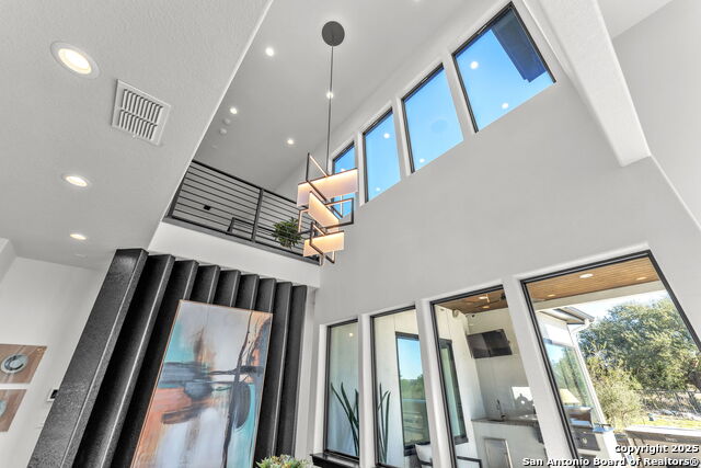 Listing photo id 83 for 1347 Bordeaux Lane