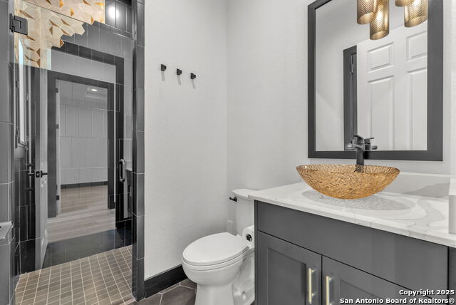 Listing photo id 86 for 1347 Bordeaux Lane