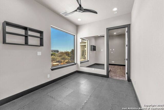 Listing photo id 88 for 1347 Bordeaux Lane