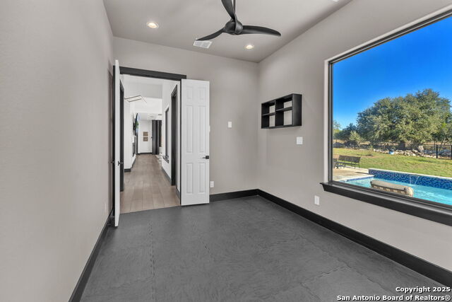 Listing photo id 89 for 1347 Bordeaux Lane