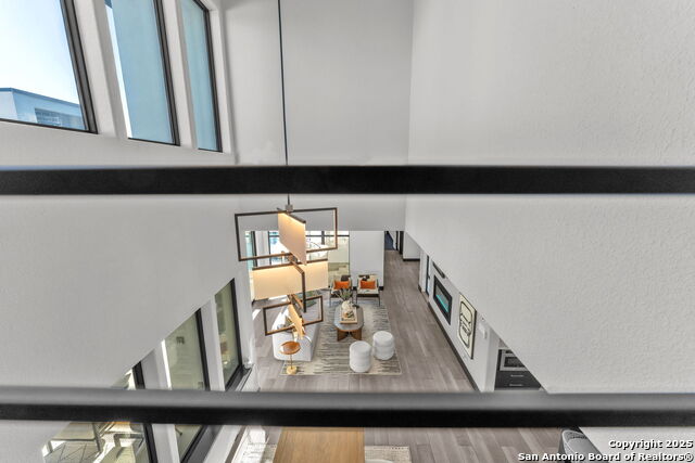 Listing photo id 92 for 1347 Bordeaux Lane