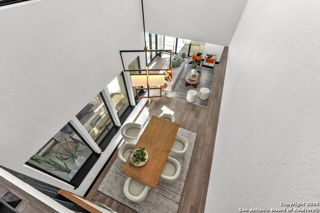 Listing photo id 93 for 1347 Bordeaux Lane